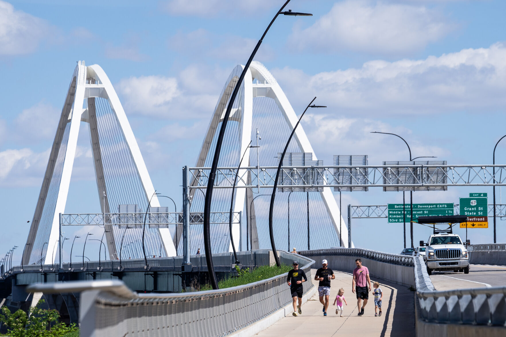 052322-qc-nws-bridge